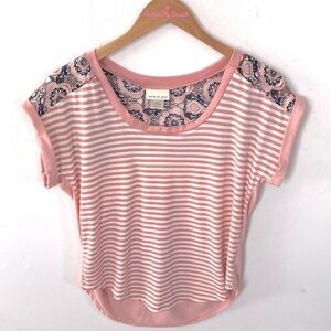 belle du jour Sweet Tea shortsleeved Hi-Low Top, Size S